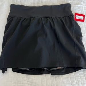 NEW WITH TAGS Spanx Get Moving” Skort - size M